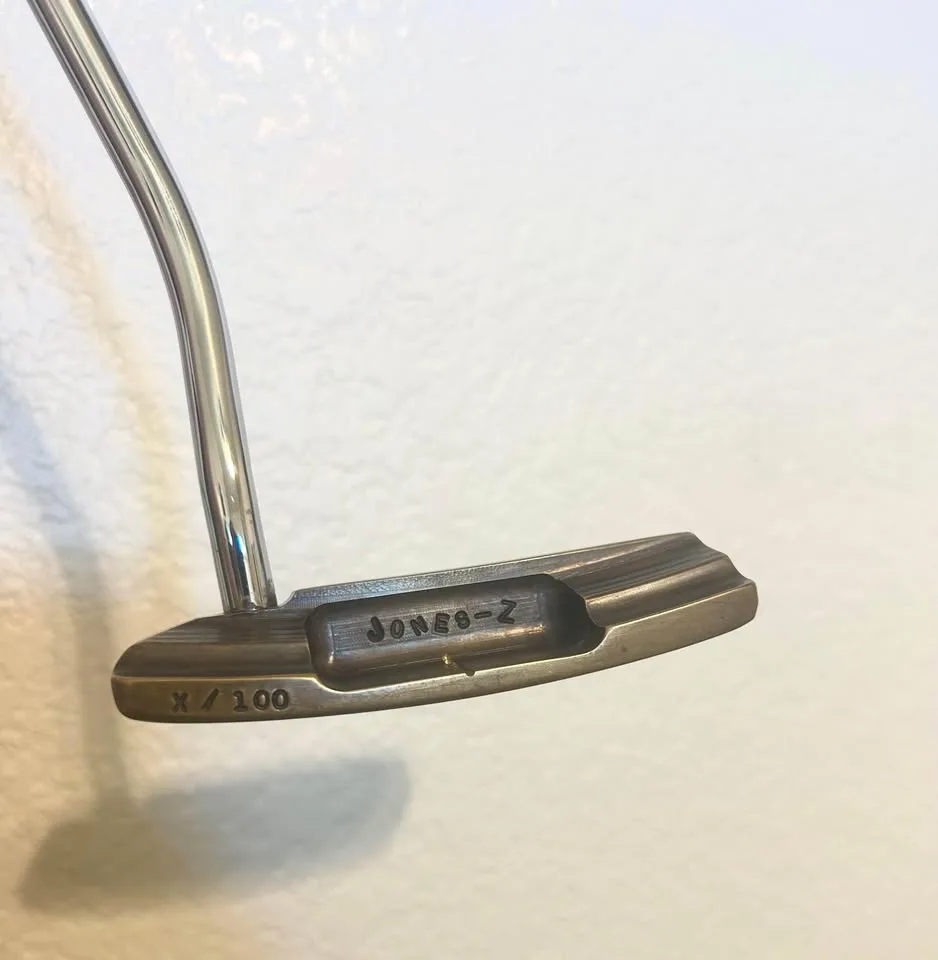 I had a current customer send me these pix, yesterday afternoon. It is a putter that I have not seen in quite a while. B — photo 1 of 2
