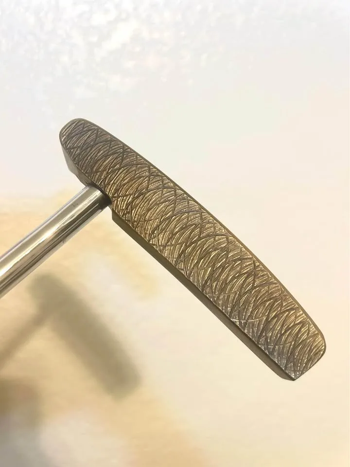 I had a current customer send me these pix, yesterday afternoon. It is a putter that I have not seen in quite a while. B — photo 2 of 2